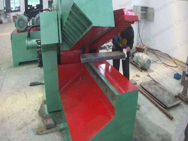 metal alligator shear for shearing steel sheets