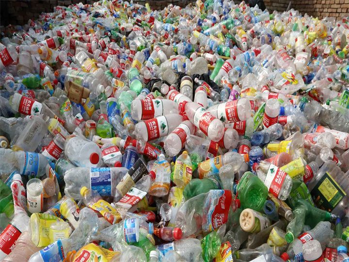 bouteille en plastique usagée