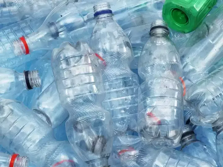 bouteille en plastique sans étiquette