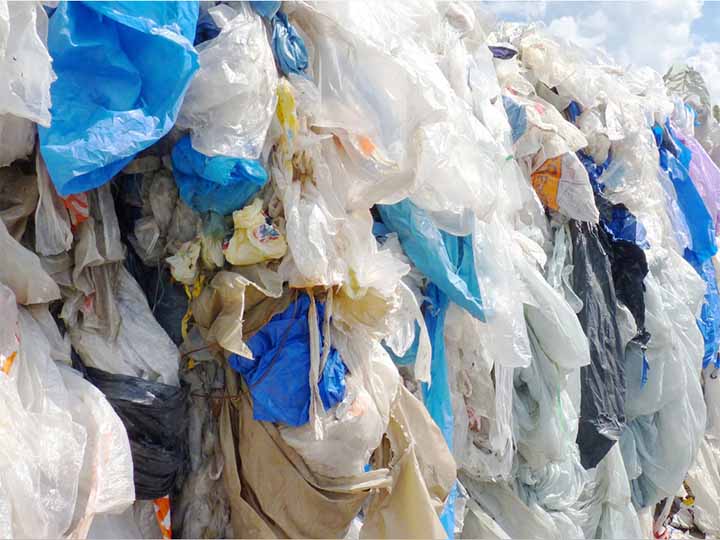 déchets de sacs en plastique